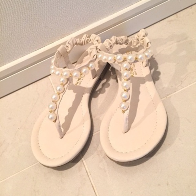 ぺたんこトングサンダル