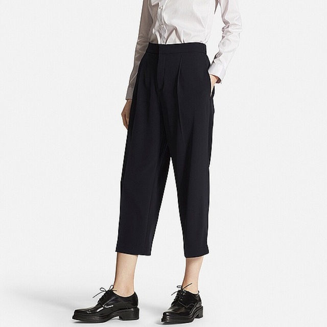 ユニクロ　ドレープワイドクロップドパンツ