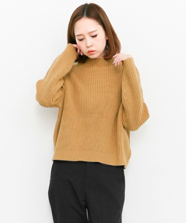 ボトルネックニット