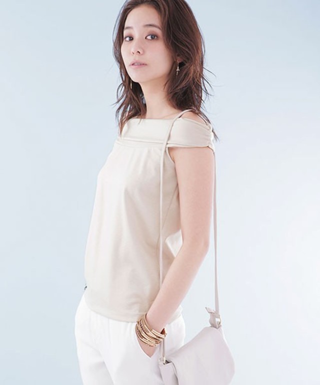 オフショルタイトカットプルオーバー