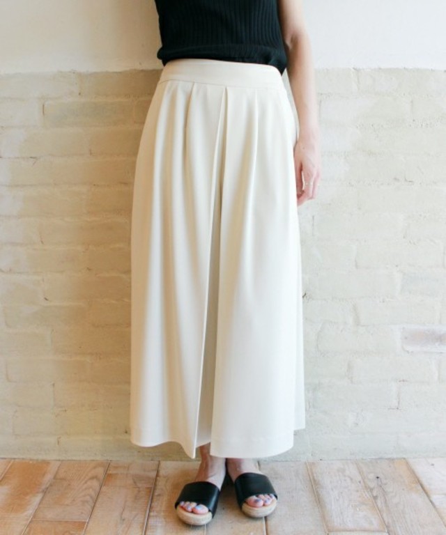 ボディシェルタックガウチョパンツ