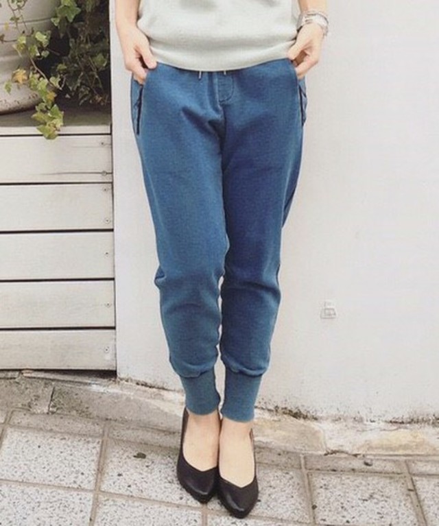 haco!  ＳＨＥ　ＴＨＲＯＵＧＨ　ＳＥＡ　＃インディゴ染め裏毛のアーバンスウェットパンツ＜ライトブルー＞