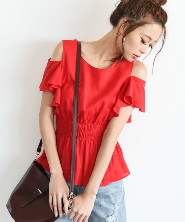 NEY 　肩見せシャーリングトップス