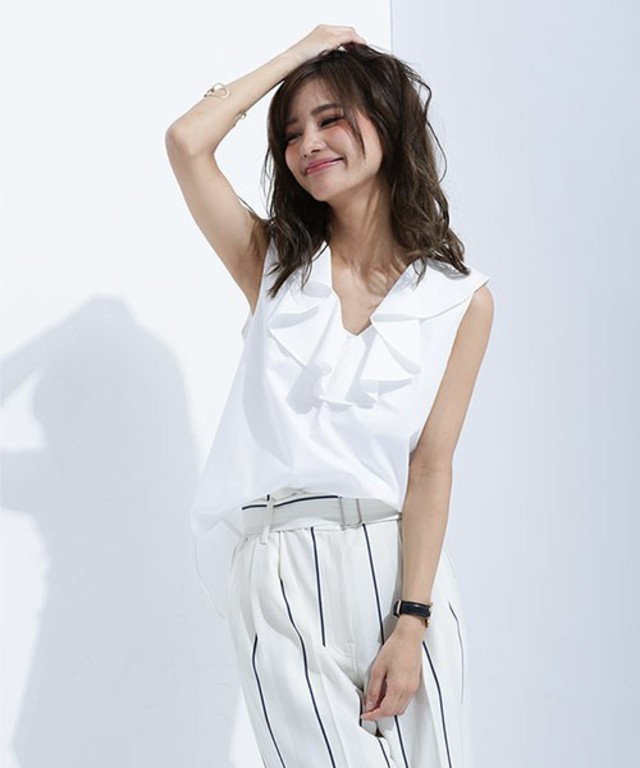 ラッフル衿ブラウス