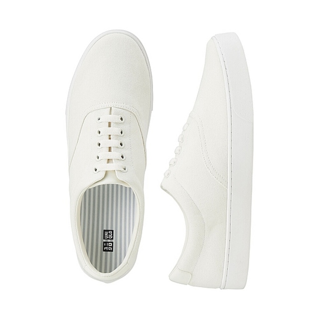 シューレーススニーカー