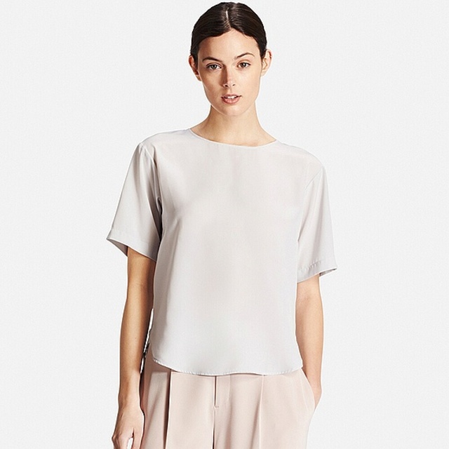 【UNIQLO】エアリーTブラウス