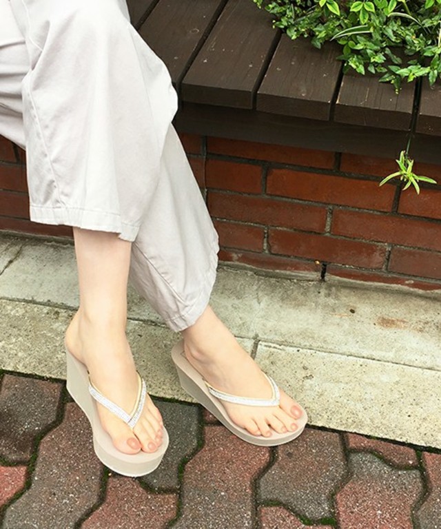 enchanted prima ラインストーントングサンダル