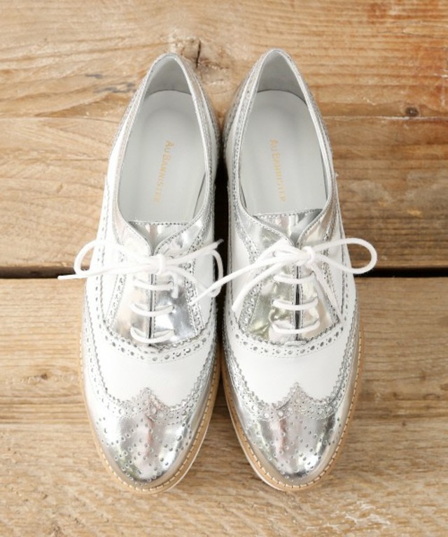 ウイングチップホワイトソールシューズ