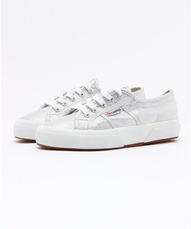 メタリックスニーカー