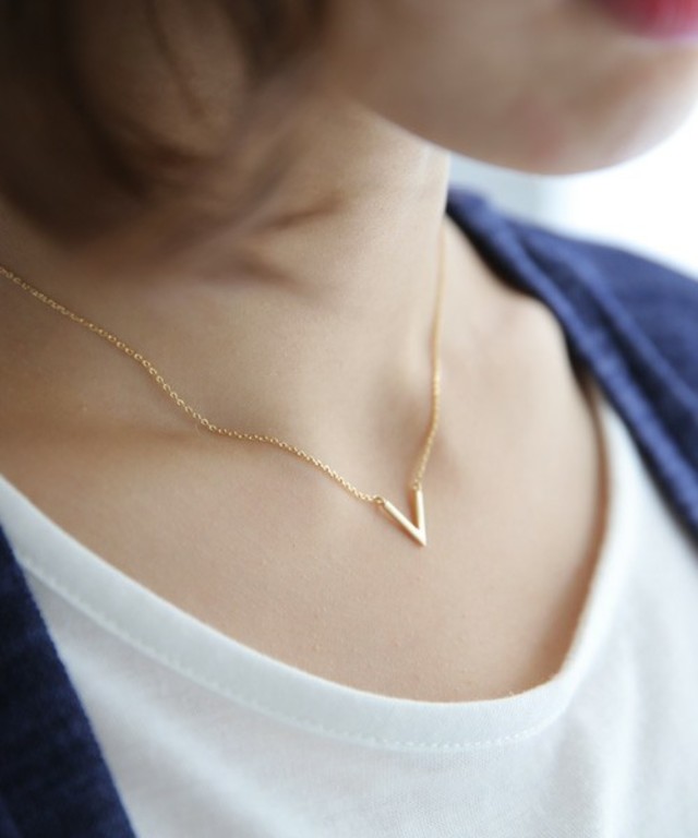 シンプルシルエット[V字][I字]モチーフネックレス