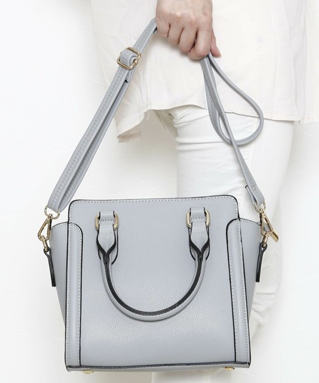 PLAIN CLOTHING　ショルダー付きミドルハンドバッグ