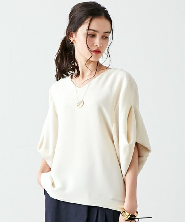 UNITED TOKYO　デザインスリーブトップ