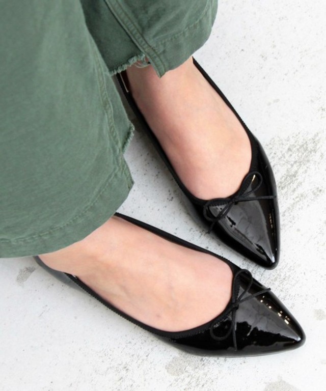 BY∵ エナメルポインテッドバレエシューズ