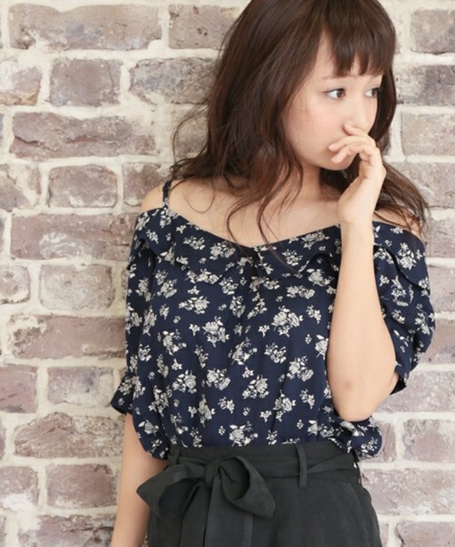 who's who Chico 花柄オフショルダーキャミソールブラウス