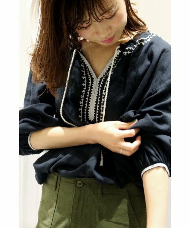 embroidery ブラウス