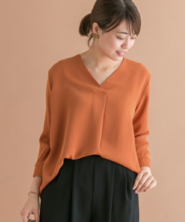 Vネックタックプルオーバー