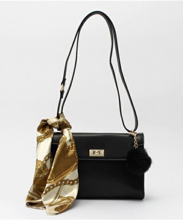 カシュカシュ cachecache / ポンポン＆スカーフ付きヒネリミニショルダーバッグ