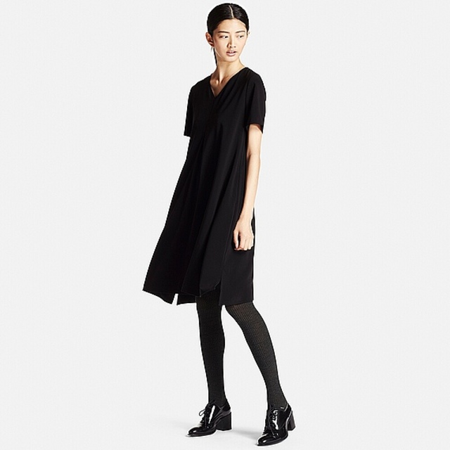 ①ユニクロ WOMEN クレープVネックワンピース（半袖）