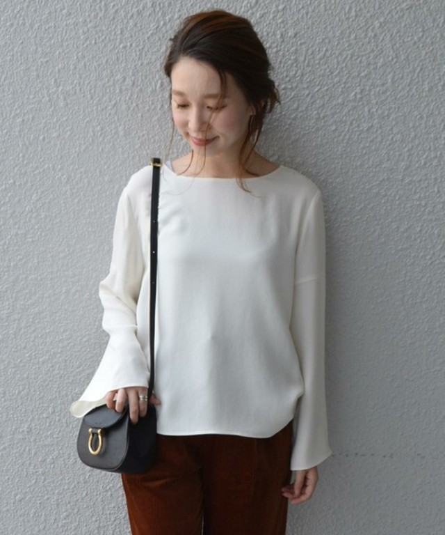 フレアスリーブブラウス