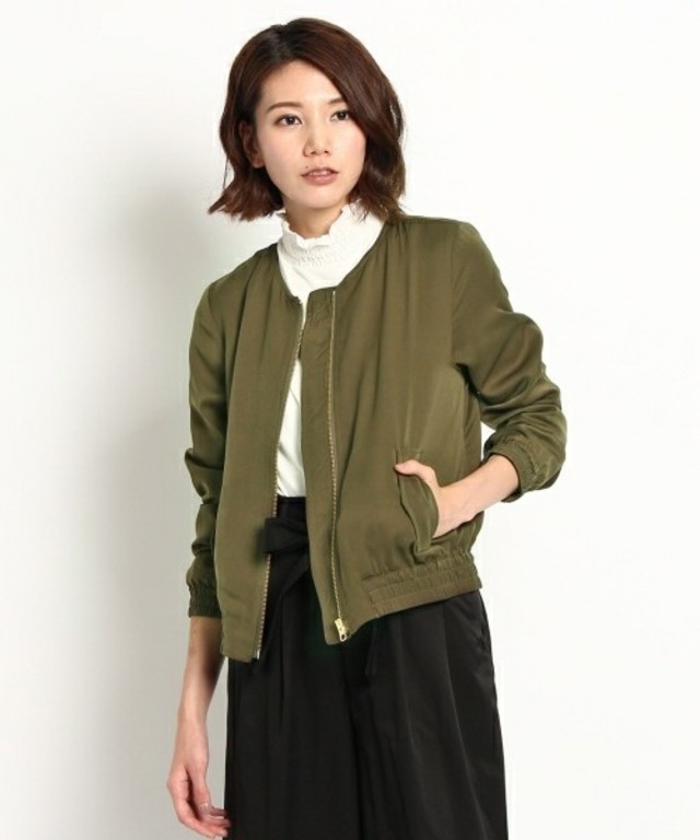 サテンブルゾン