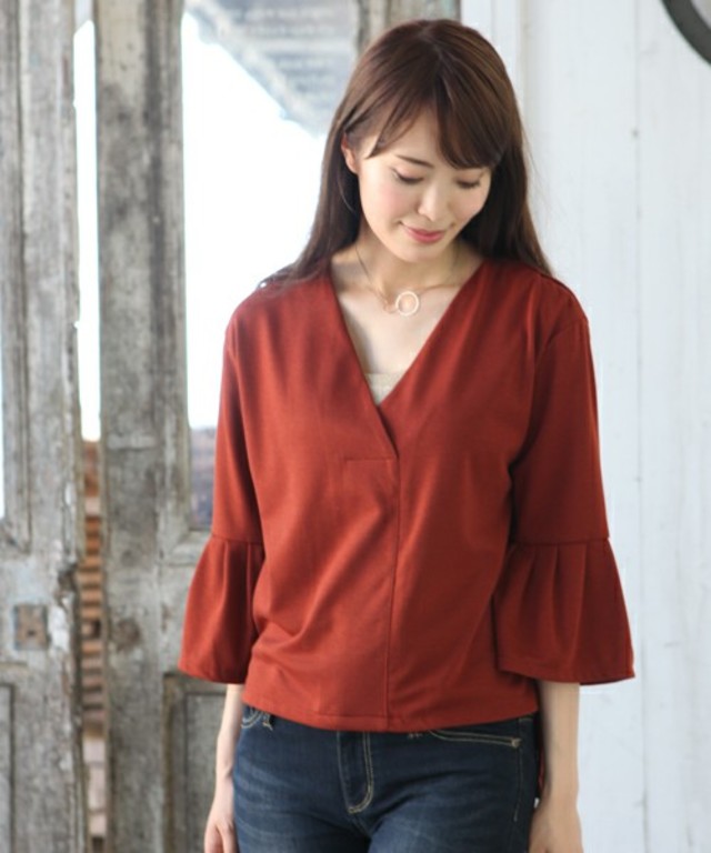 r.p.s 袖タックフレアーVネックプルオーバー