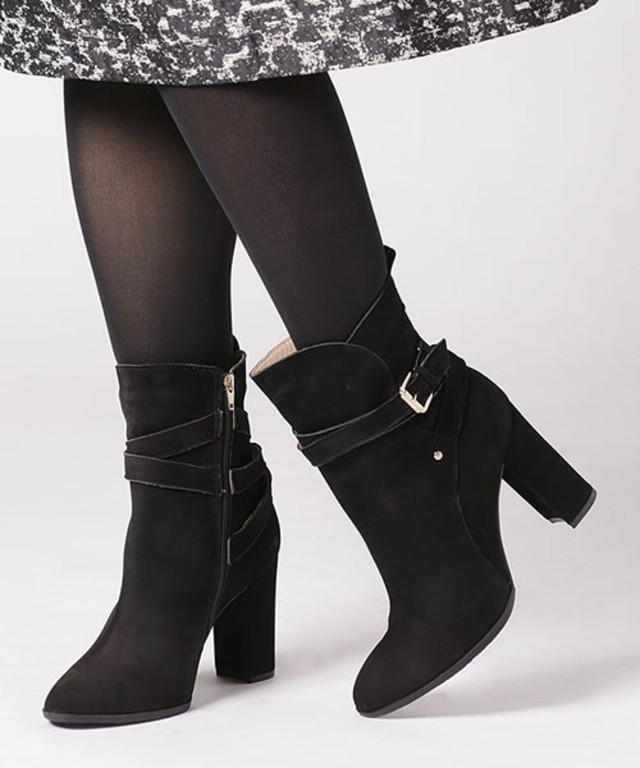 STEPHANIE/NU別注ベルト付ショートブーツ/L