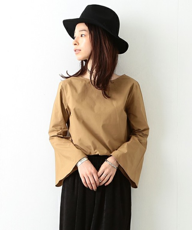 Ray BEAMS フレアスリーブ ボートネックシャツ