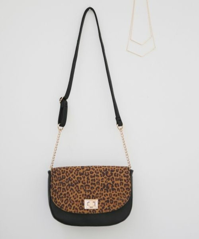 ラウンドショルダー