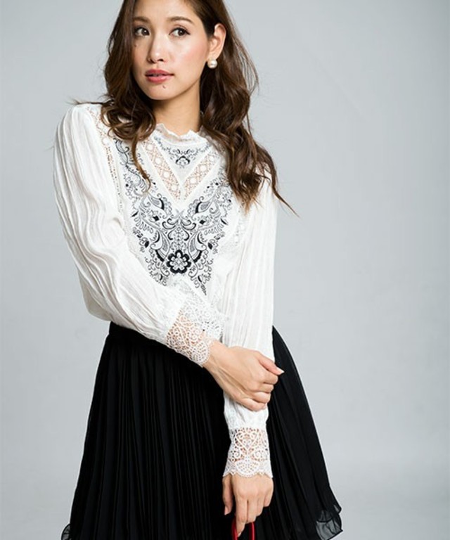 MILLION CARATS/レトロ刺繍ブラウス