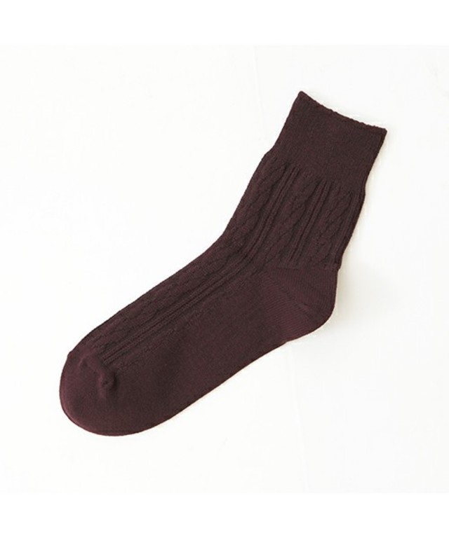靴下屋/ べロア調みつあみ縄柄ショートソックス