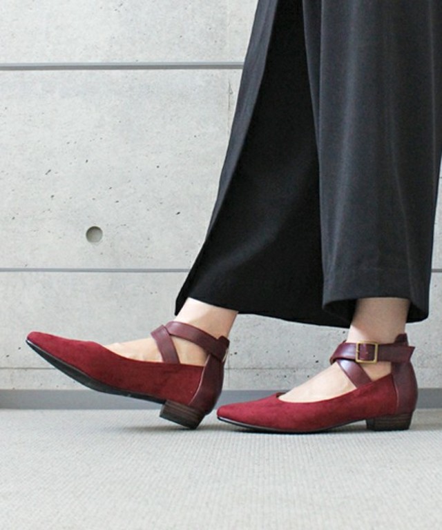 クロスストラップパンプス