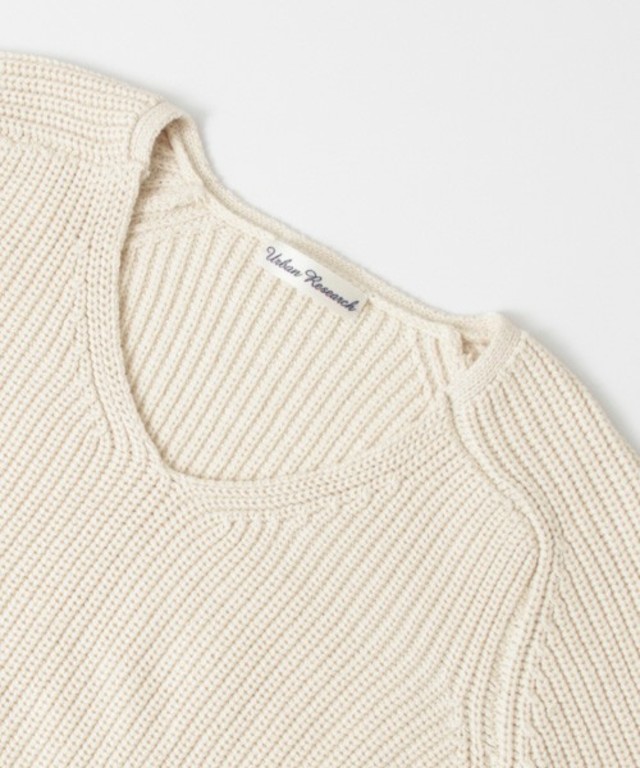 Vネックオーバーニット