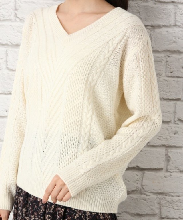 Vネックプルオーバー