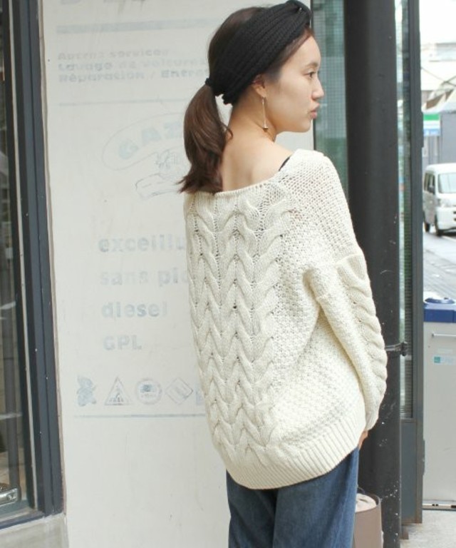 3GG Vネックケーブルニット