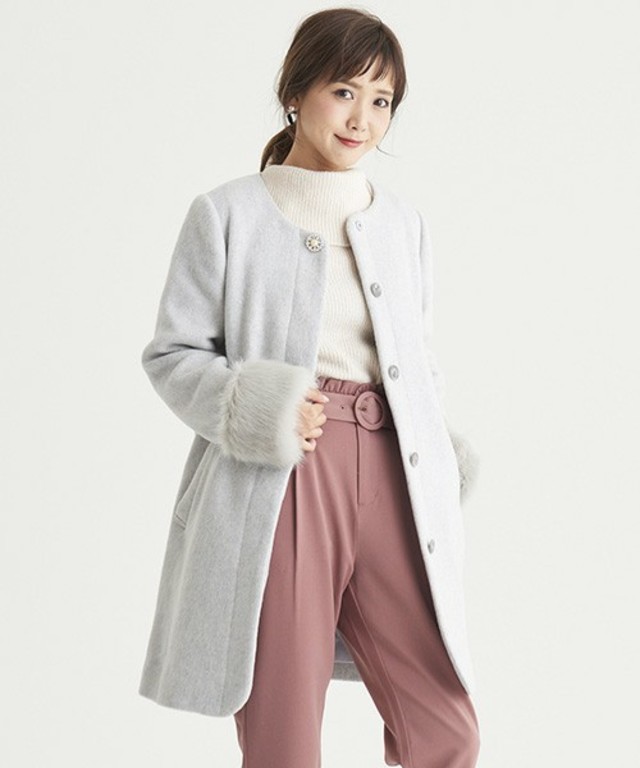 MAJESTIC LEGON　ファー袖ビジュー釦ノーカラーコート