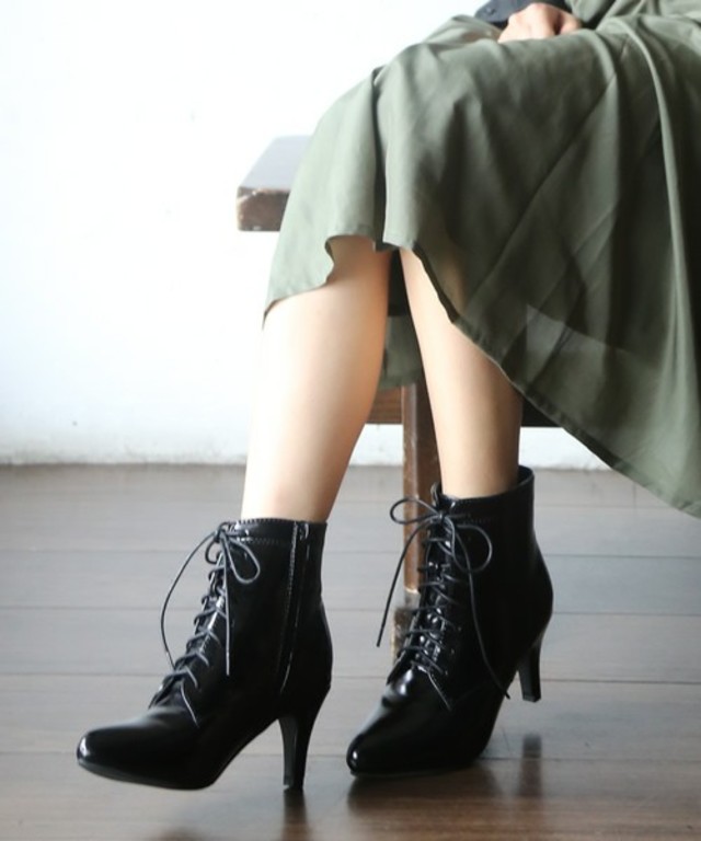 SESTO ポインテッドトゥのレースアップショートブーツ