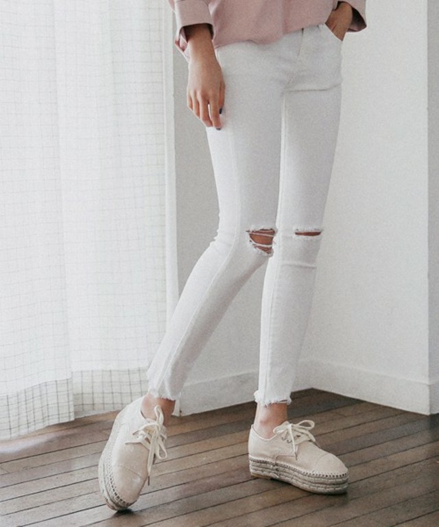 ニークラッシュフレイドヘムスキニーパンツ