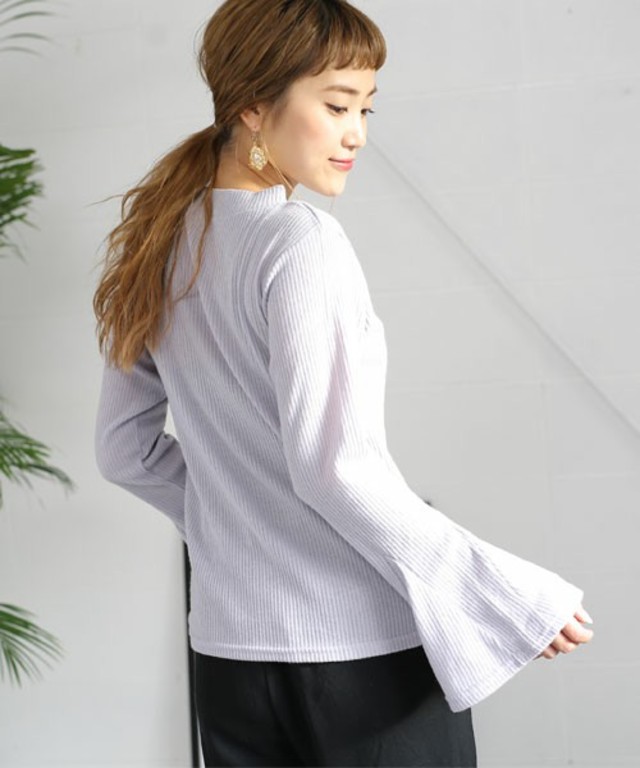 フレアスリーブ切り替えプチハイネックリブニット