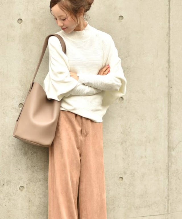 しっとり肌触りドルマンニット