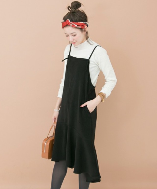 UR 裾ぺプラムキャミワンピース