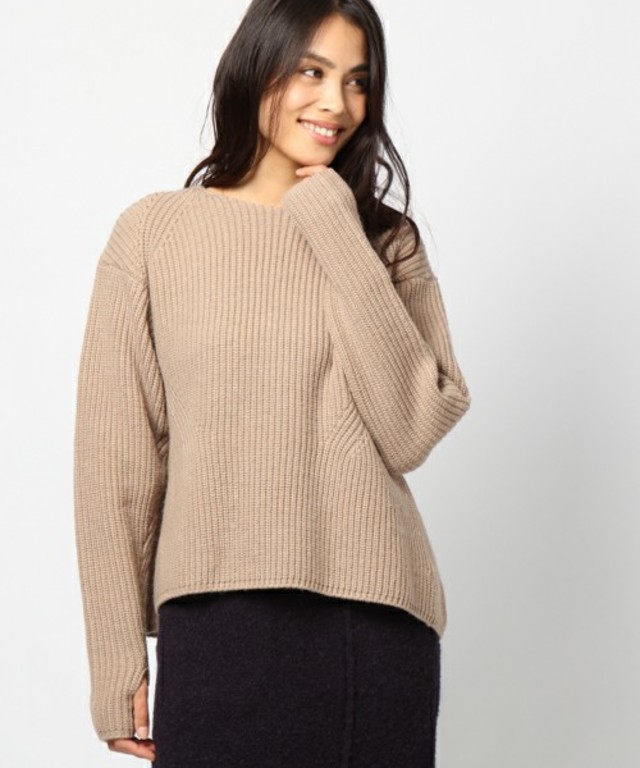 畔編みフレアニット