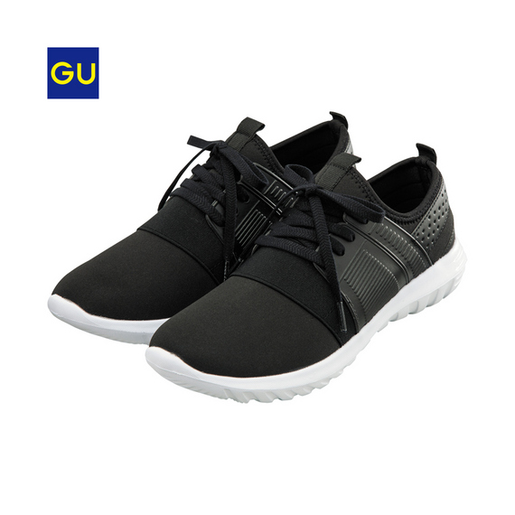 スポーツスニーカー