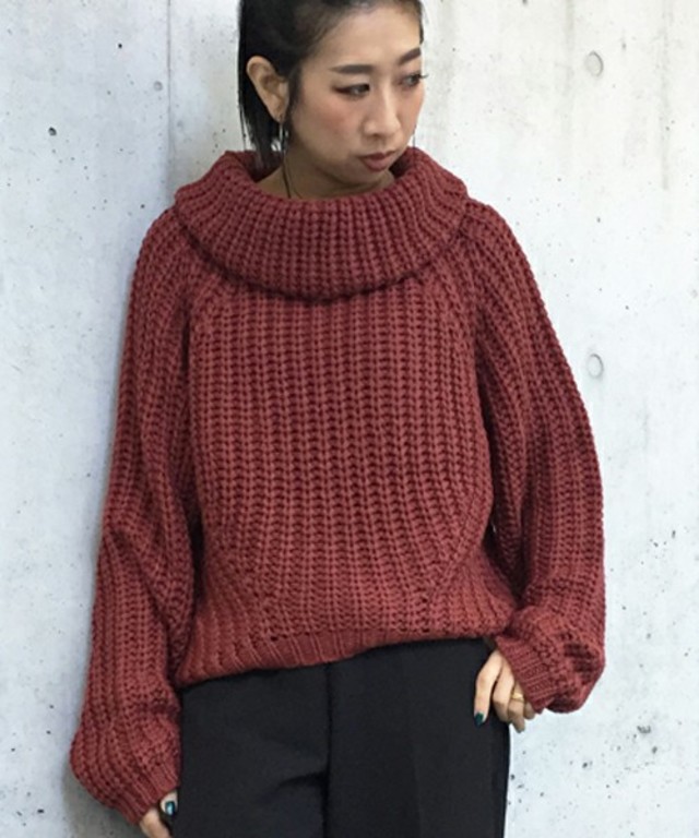 オフタートルバルーンスリーブローケージセーター