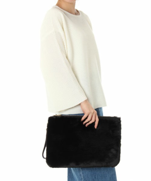 フェイクファークラッチバッグ