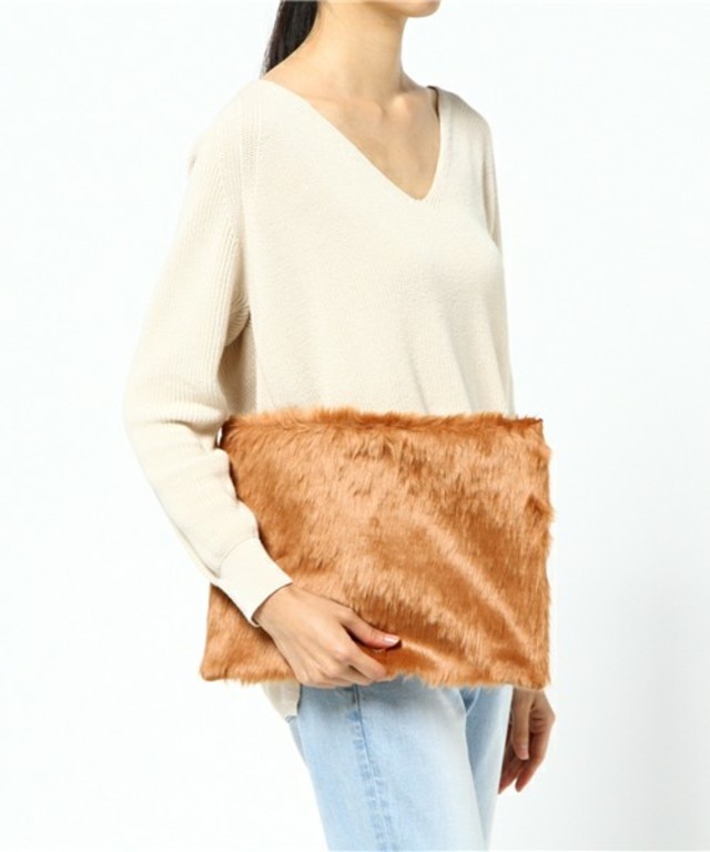 ふわふわフェイクファークラッチバッグ