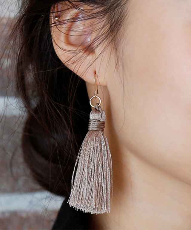 フリンジタッセルピアス