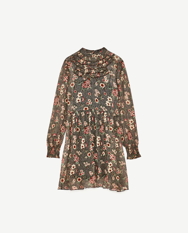 胸フリル付きワンピース