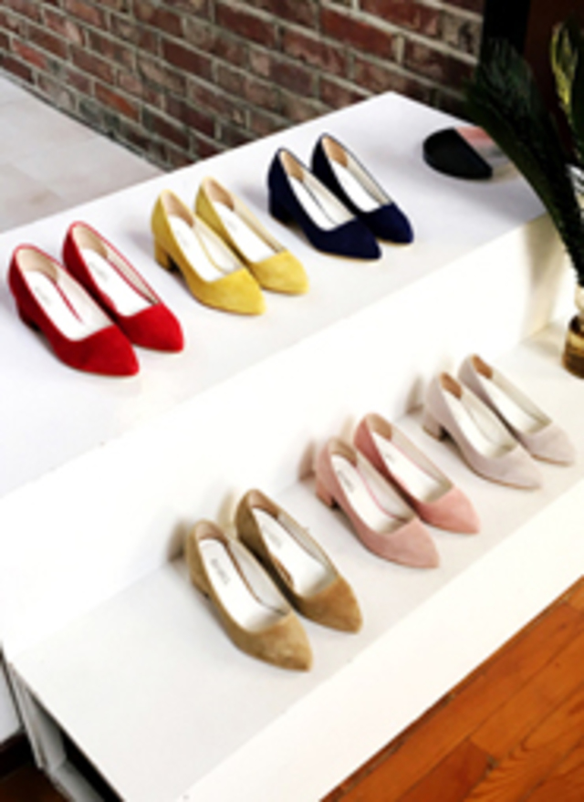 レザーミドルヒールパンプス