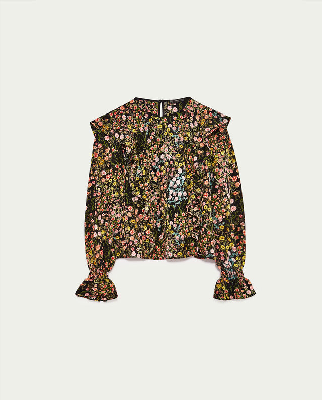 フリル付きプリント地ブラウス