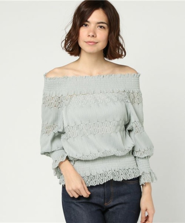 Color　シャーリングオフショルトップス